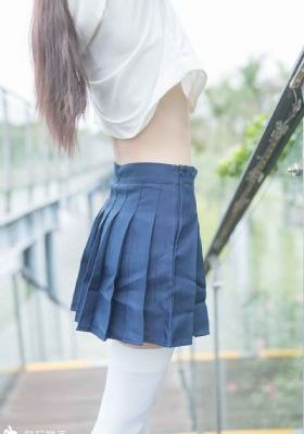 待绽蔷薇